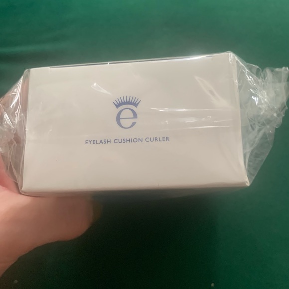 🔴 New in box eyelash curler - Picture 3 of 3
